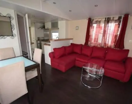 Location Saisonniere Mobil-home Campsite *